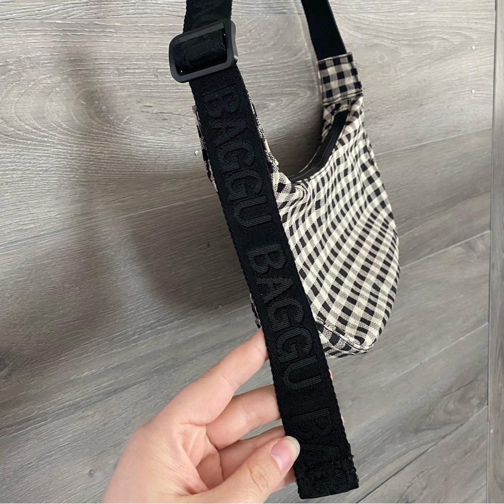 Baggu Nylon Gingham Crescent Bag - Picture 5 of 9